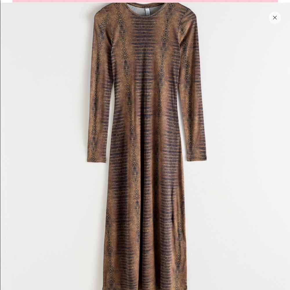 Midi length fitted. . Versatile, washable.